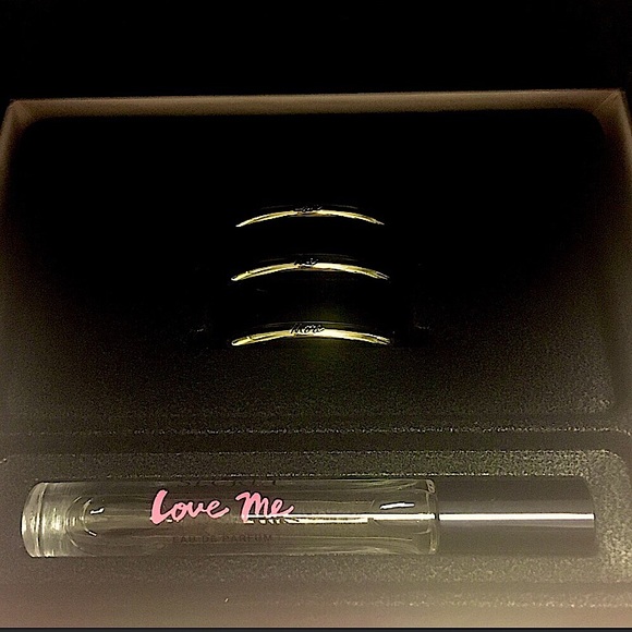 VS Love Me Bracelet Rollerball Kit Gold Tone Cuff + Perfume Set New NWT NIB - Picture 1 of 10